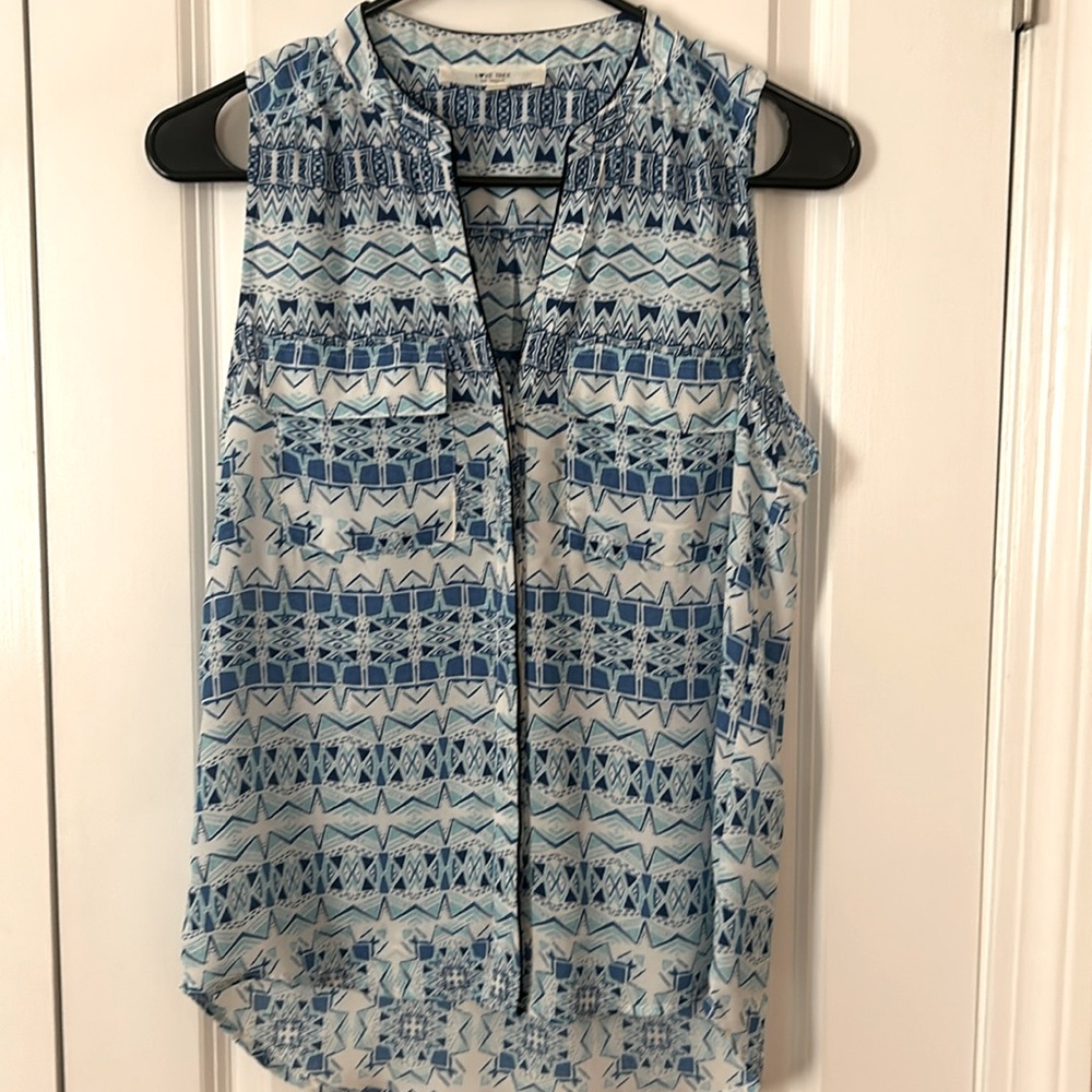 Love Tree blue sleeveless hi lo blouse Small